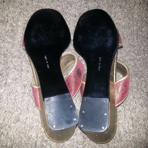 SALVATORE FERRAGAMO-Embossed-Red & Gold Wedges - Picture 4 of 4